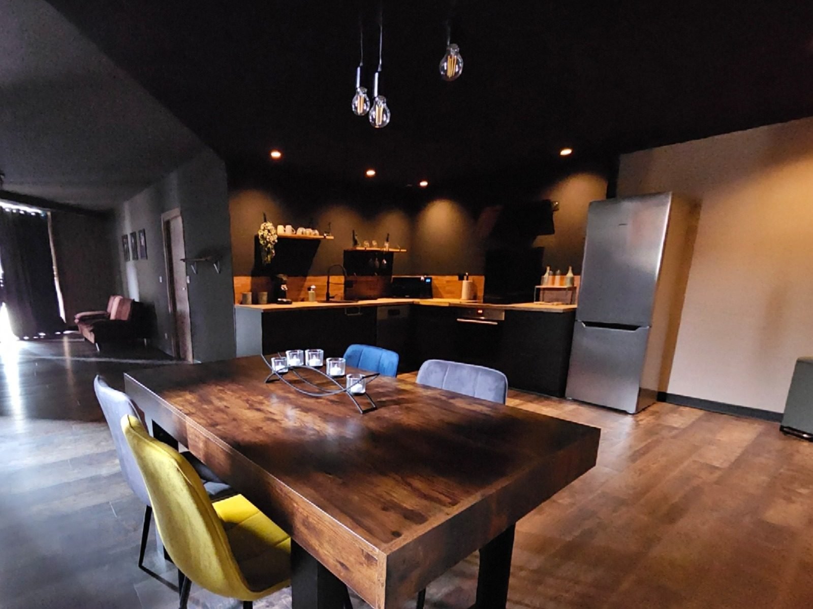 Séjour et cuisine après travaux
